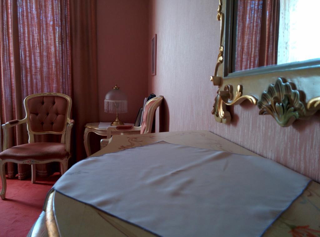 Hotel Croix D'Or Et Poste - Historisches Hotel Münster Zimmer foto